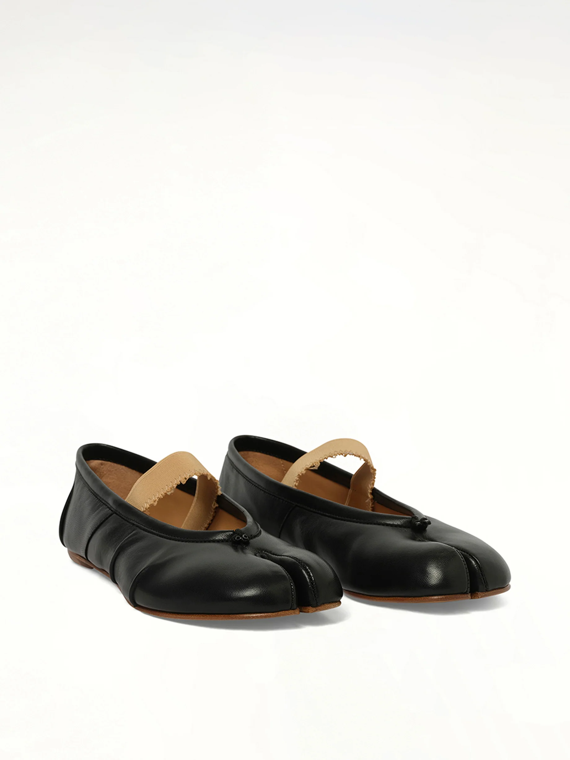 Tabi Ballerina Flat Elastic Band in Black/Nude - Image 2