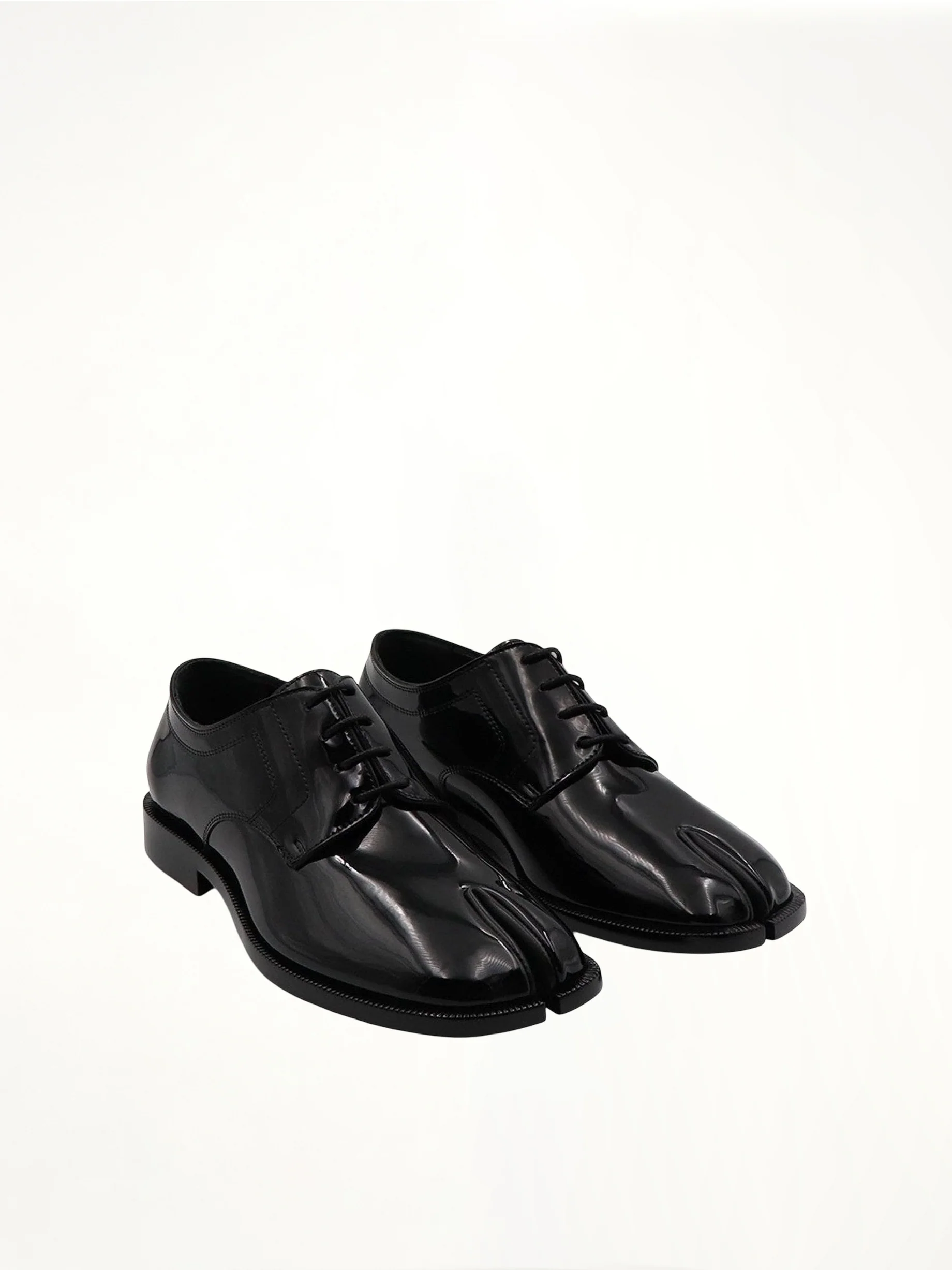 Tabi Lace-ups Shoes in Shine Black - Image 2