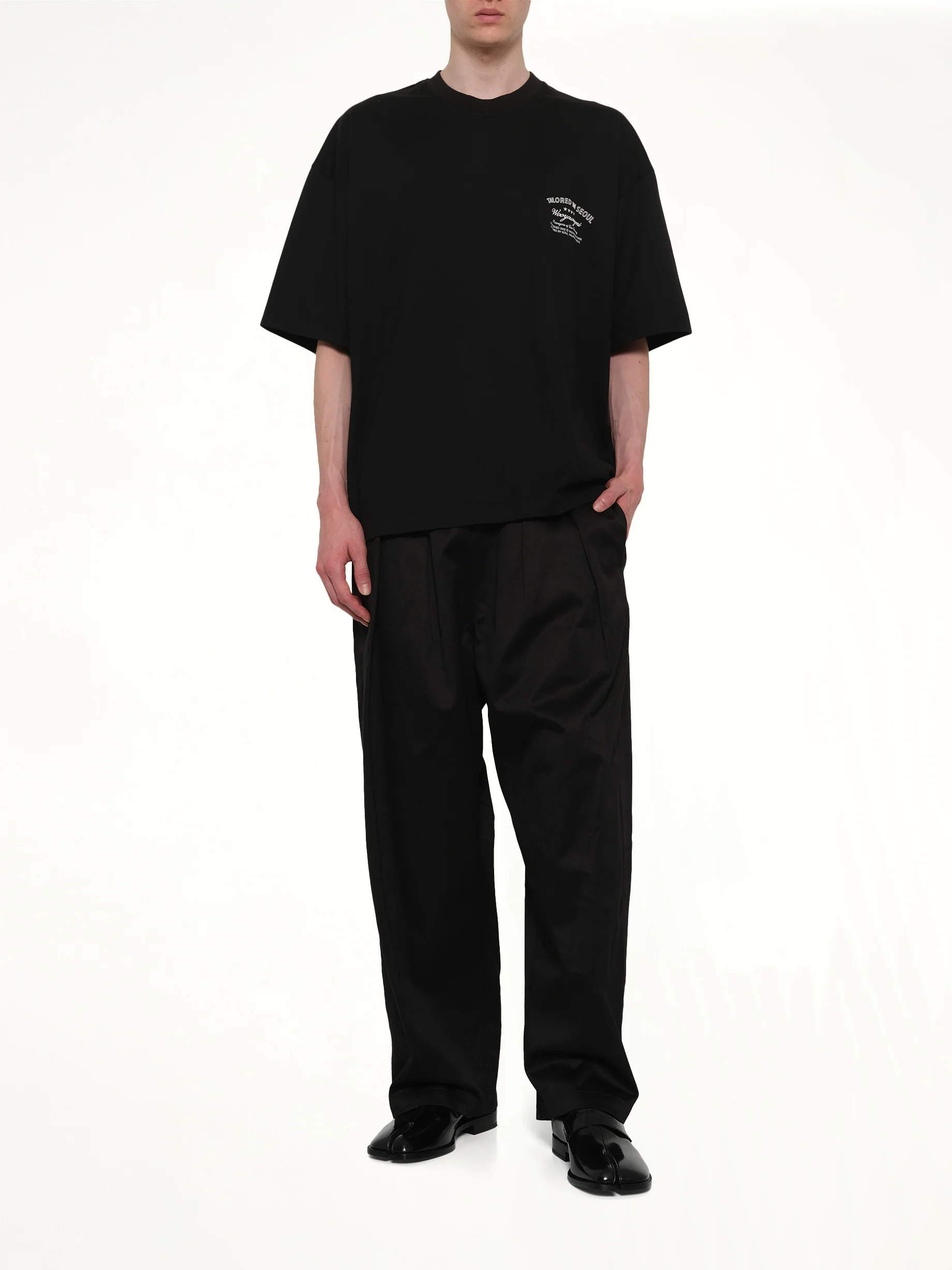 Tailored in Seoul T-Shirt in Black - Image 4