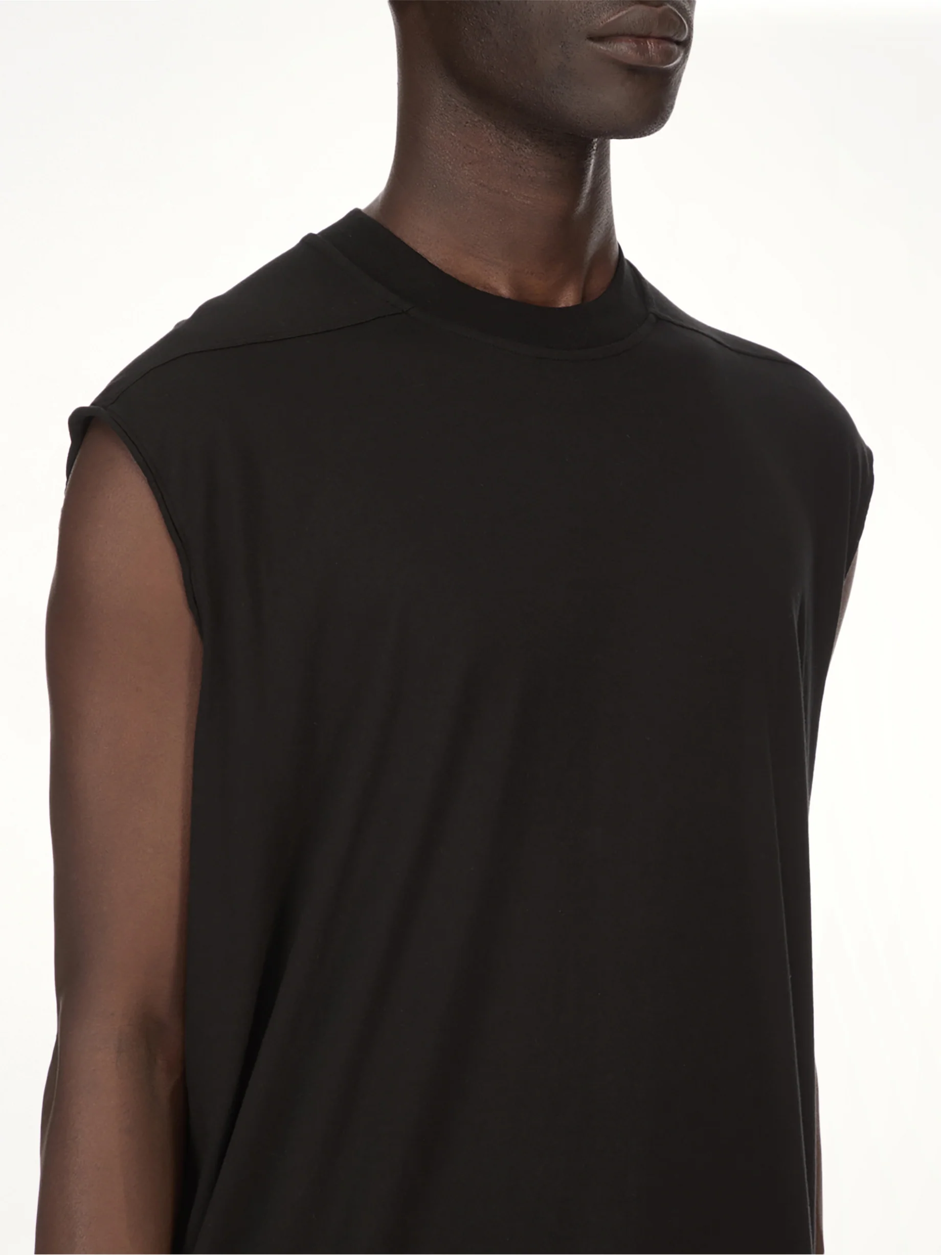 Tarp T-Shirt in Black - Image 4