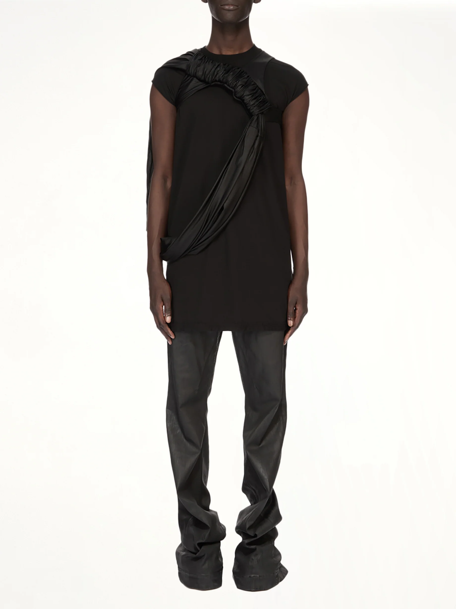 Tarp T-Shirt in Black - Image 5