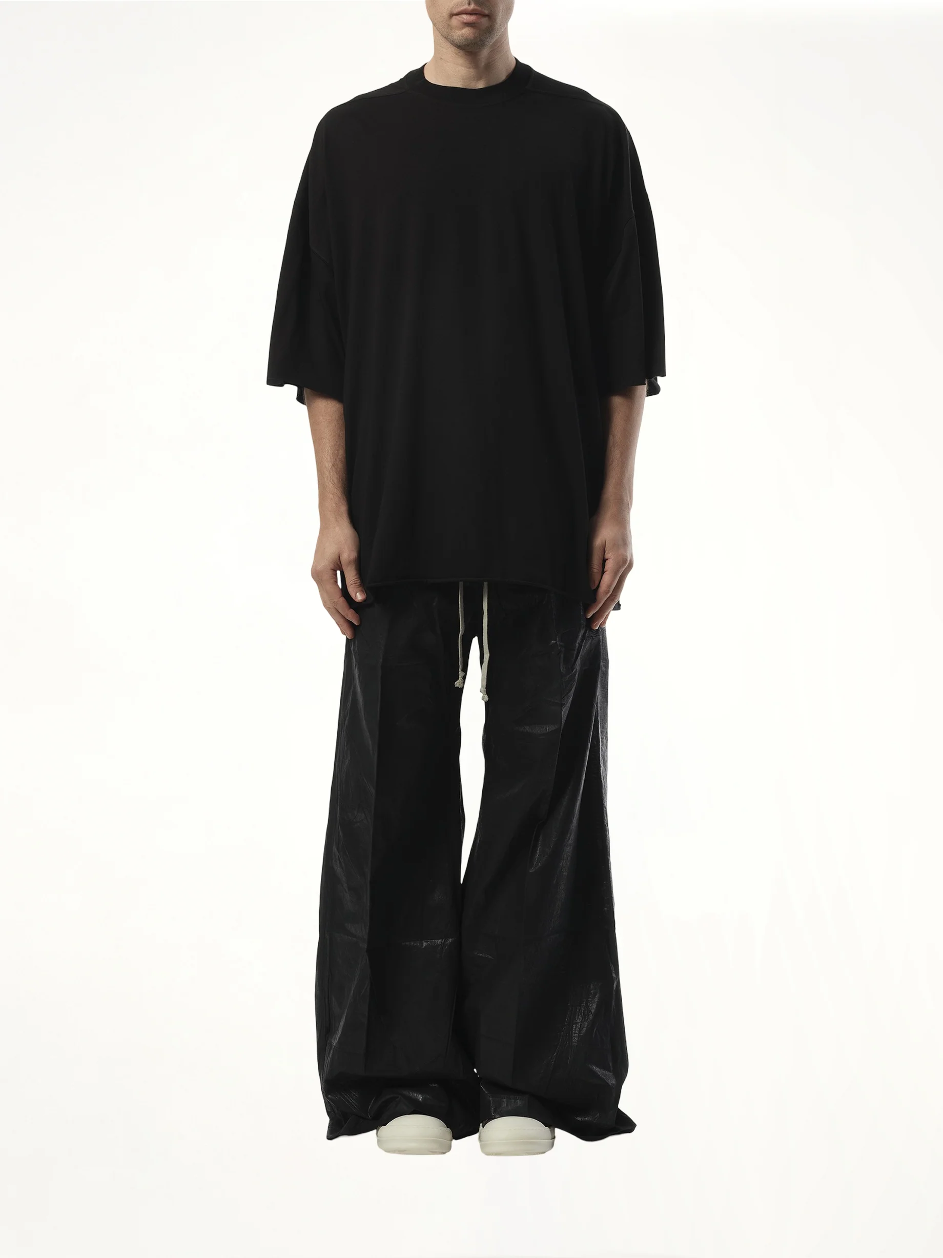 Tommy T-Shirt in Black - Image 4