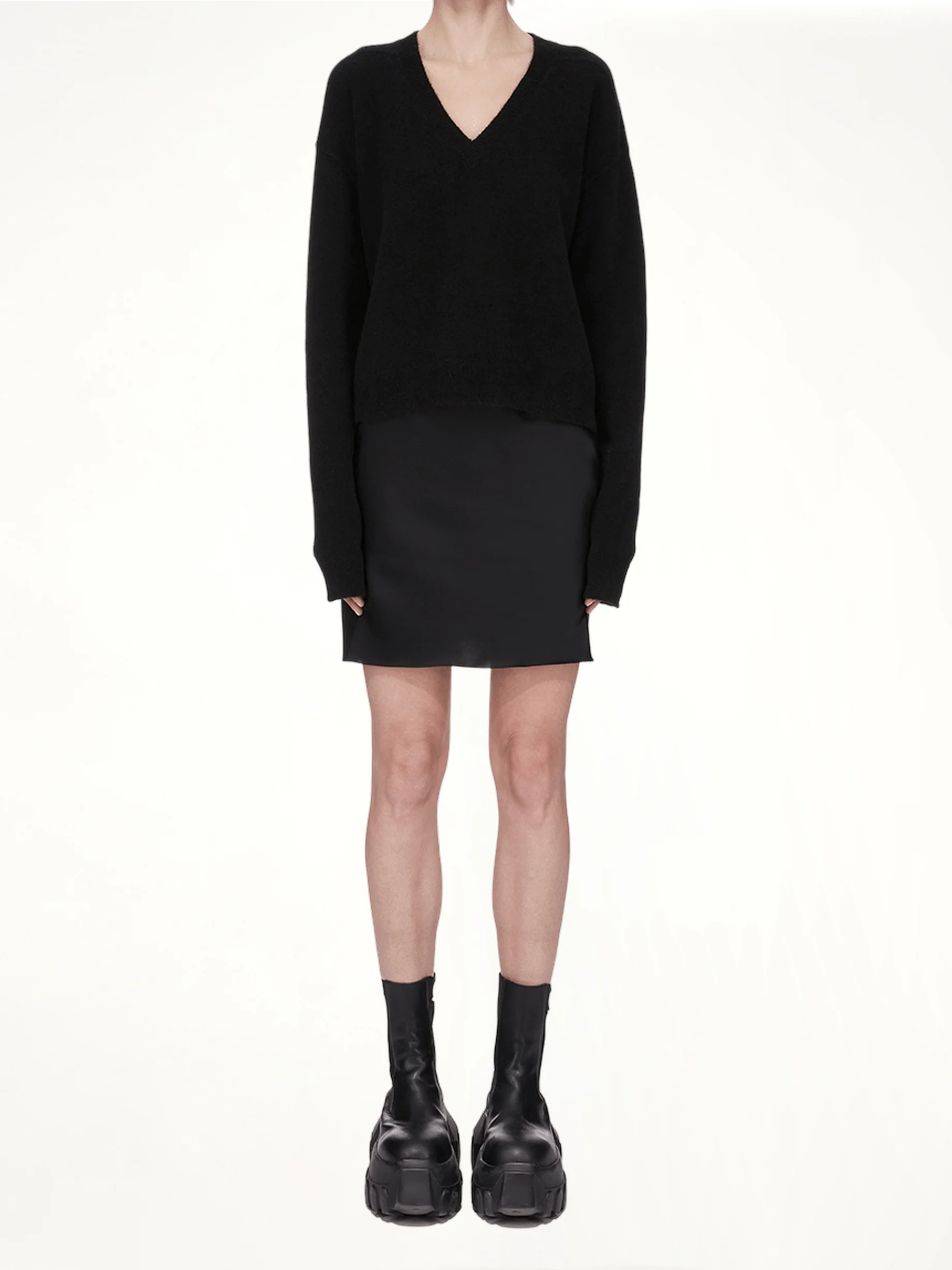 Tommy V Neck Sweater in Black - Image 4