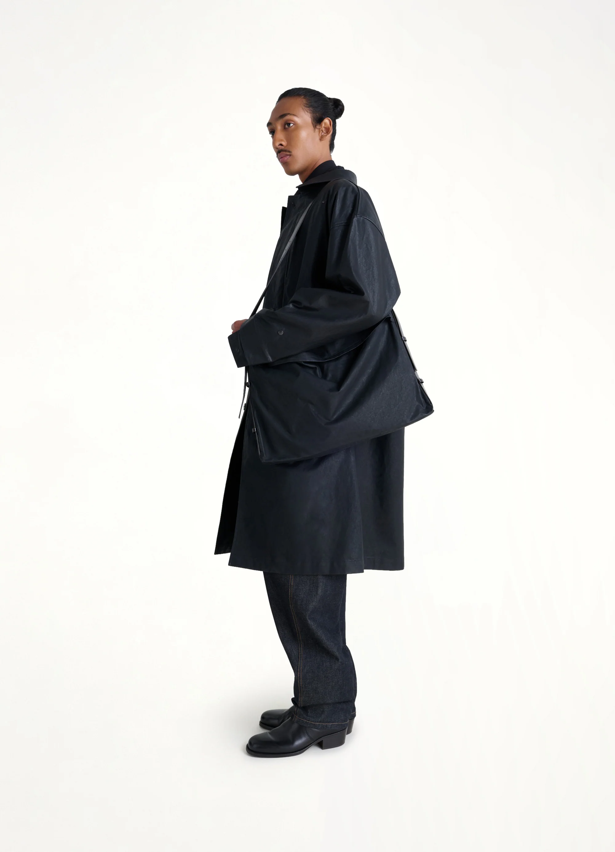 Trench Pocket Medium Bag in Onyx - Image 5