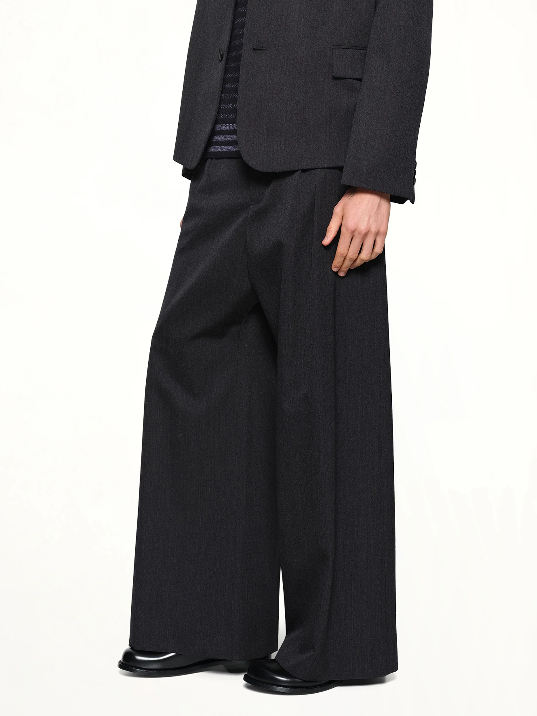 Trousers in Grey - Image 6