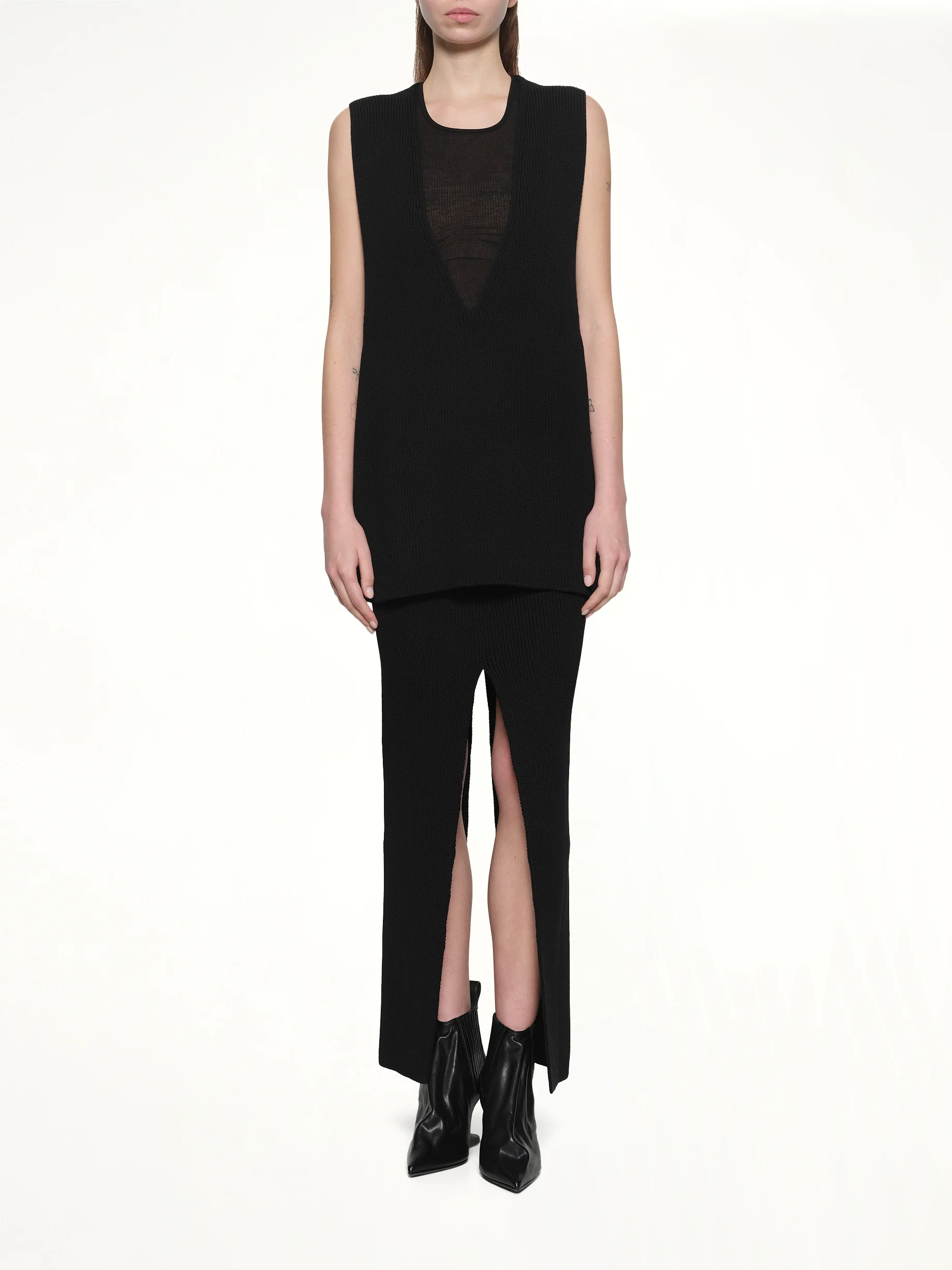 V Neck Top in Black - Image 4