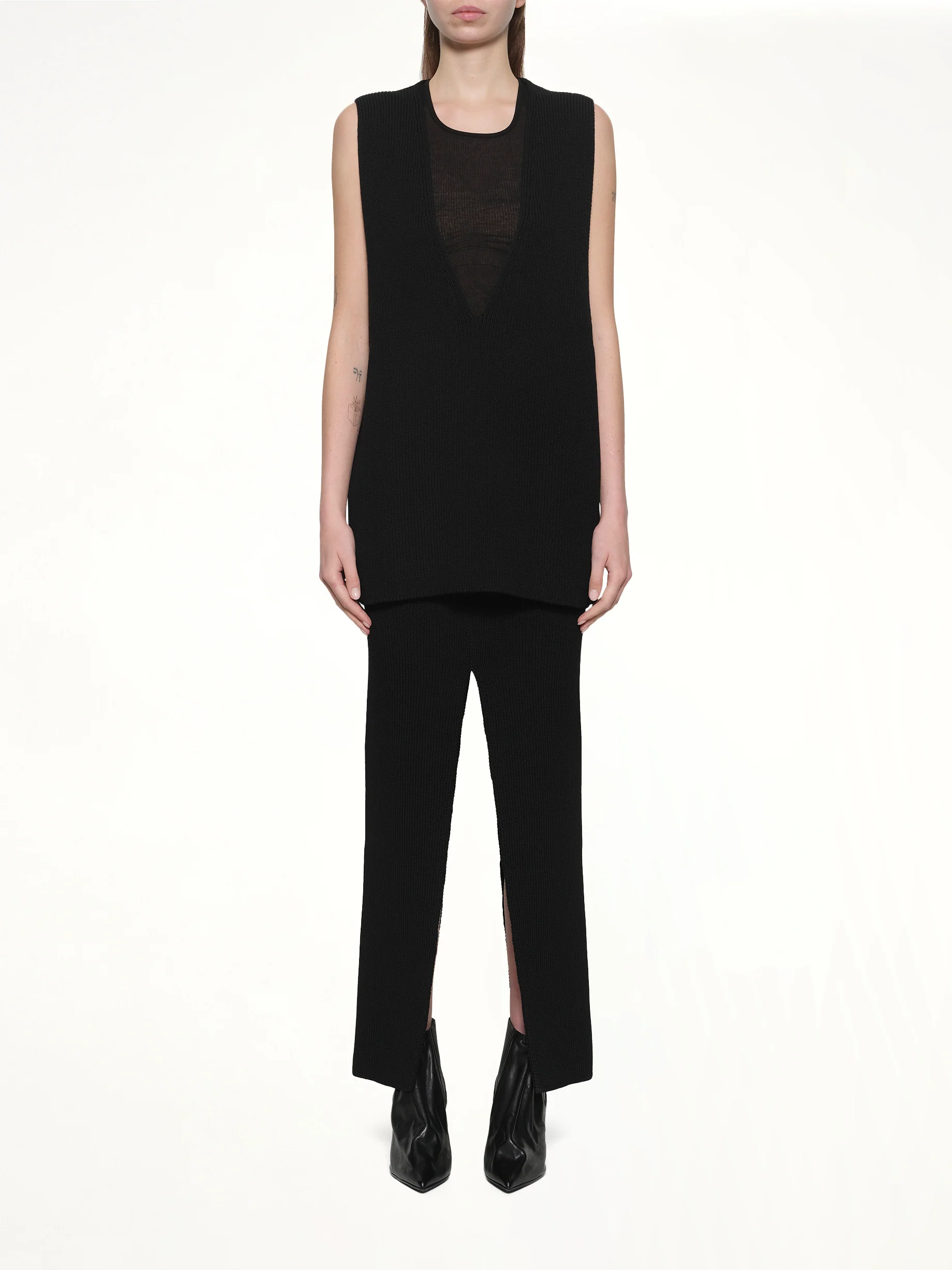 V Neck Top in Black - Image 7