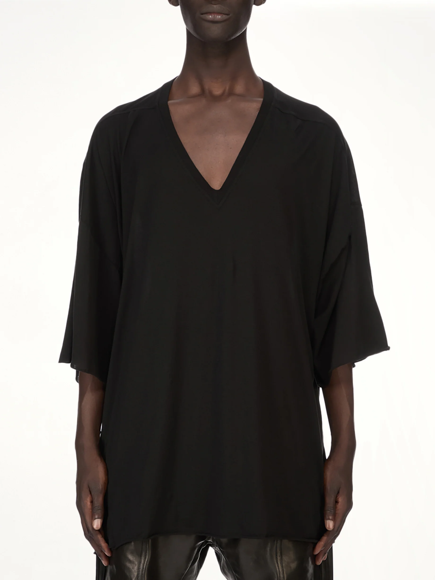 V Tommy T-Shirt in Black