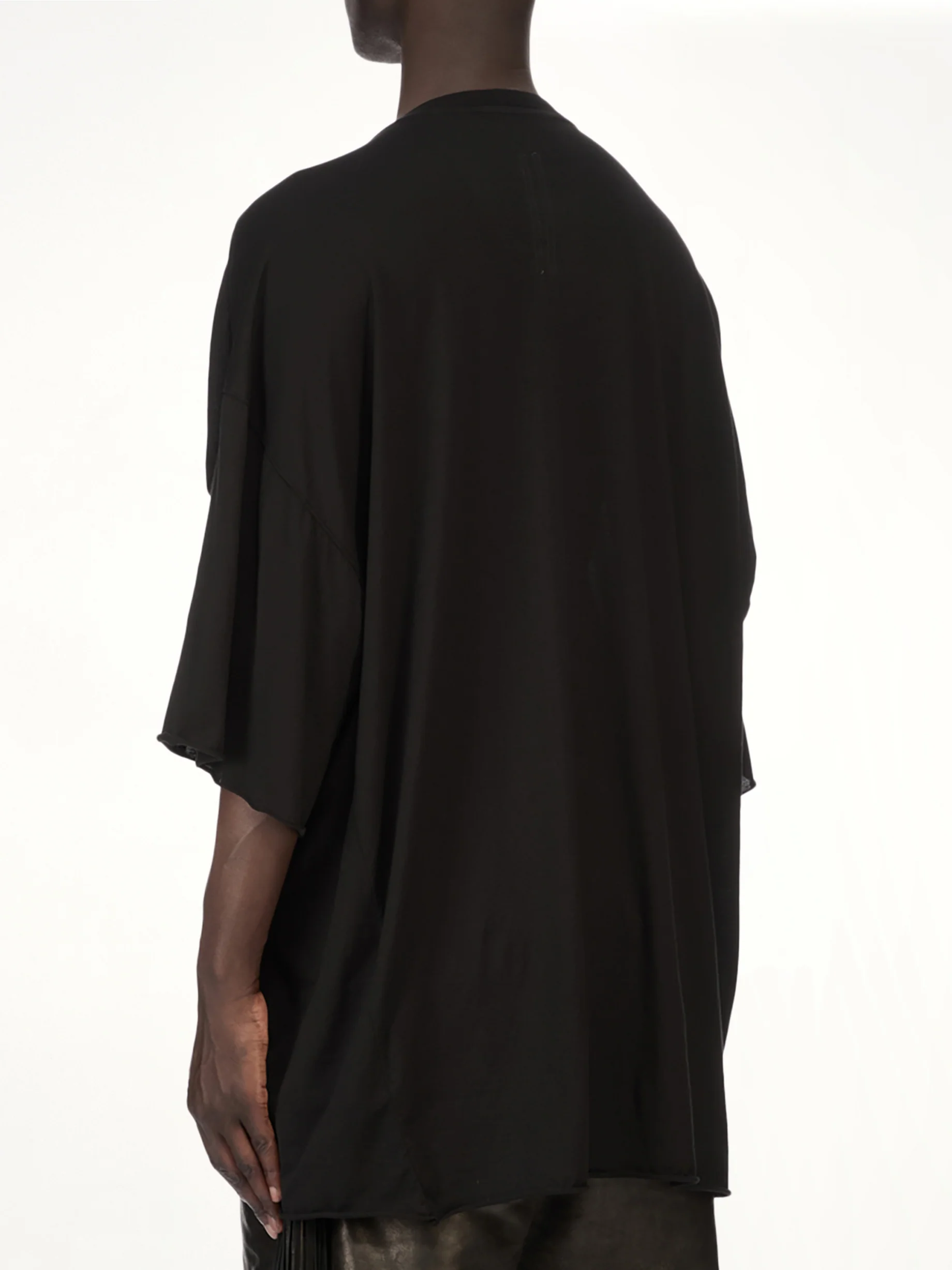 V Tommy T-Shirt in Black - Image 4