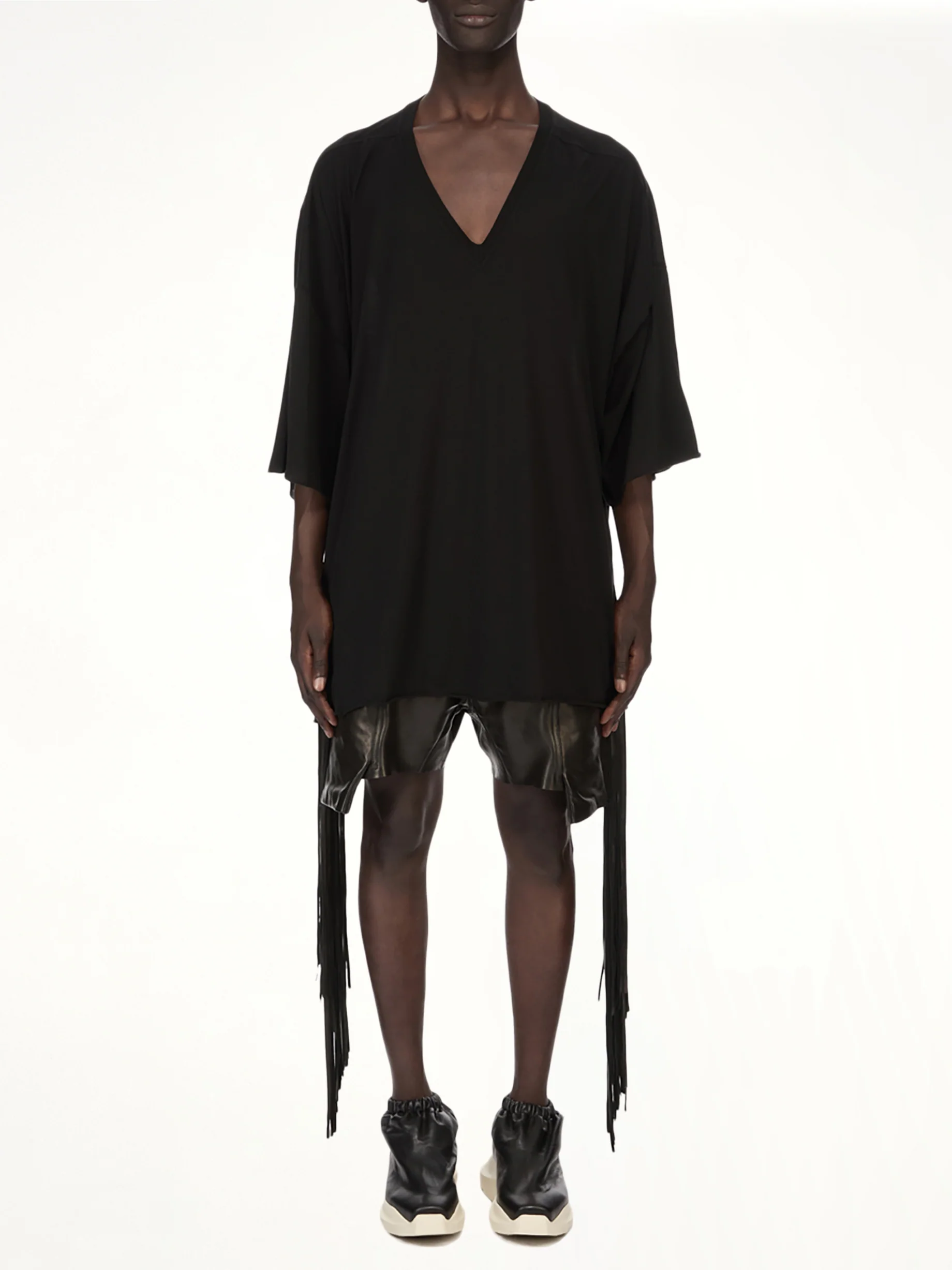 V Tommy T-Shirt in Black - Image 5