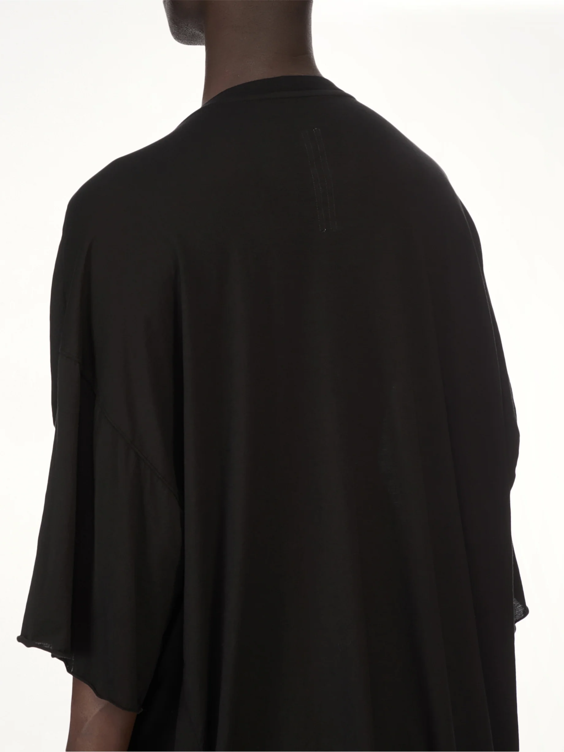 V Tommy T-Shirt in Black - Image 7