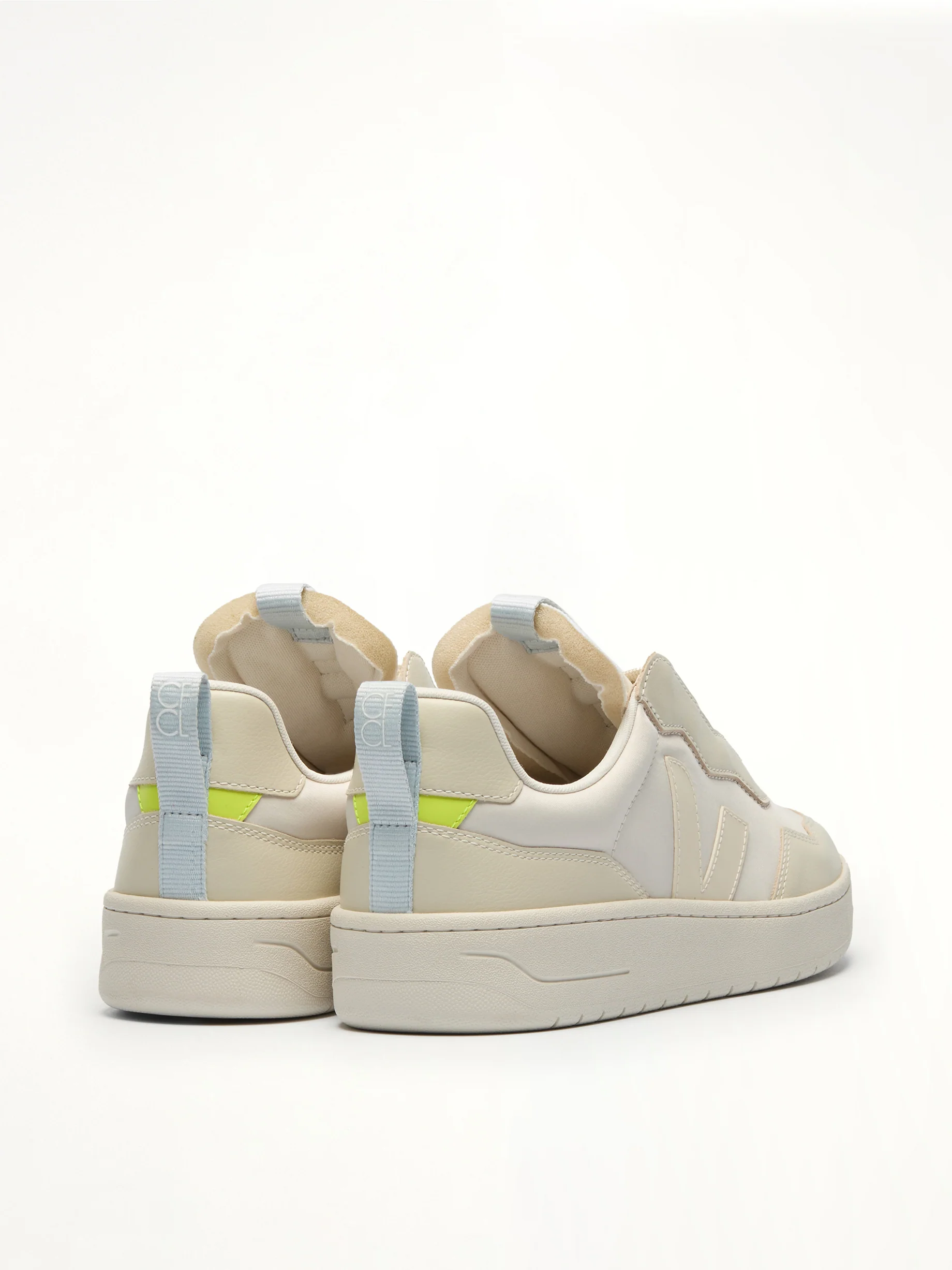 Veja x CFCL V-90 in Natural - Image 3