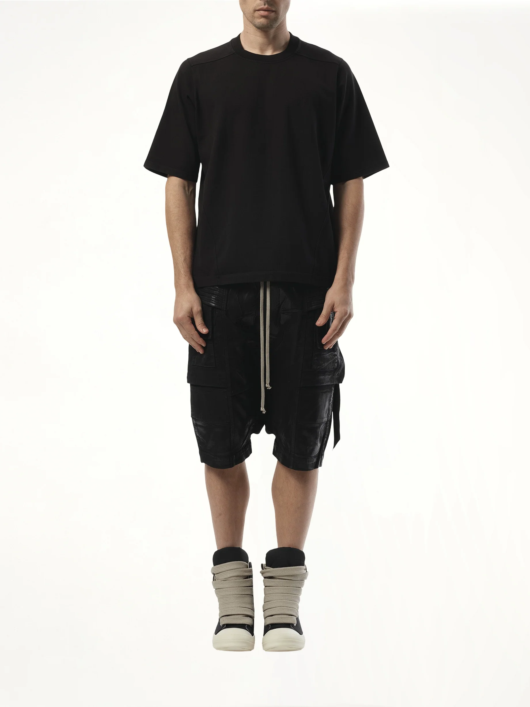 Walrus T in Black - Image 4