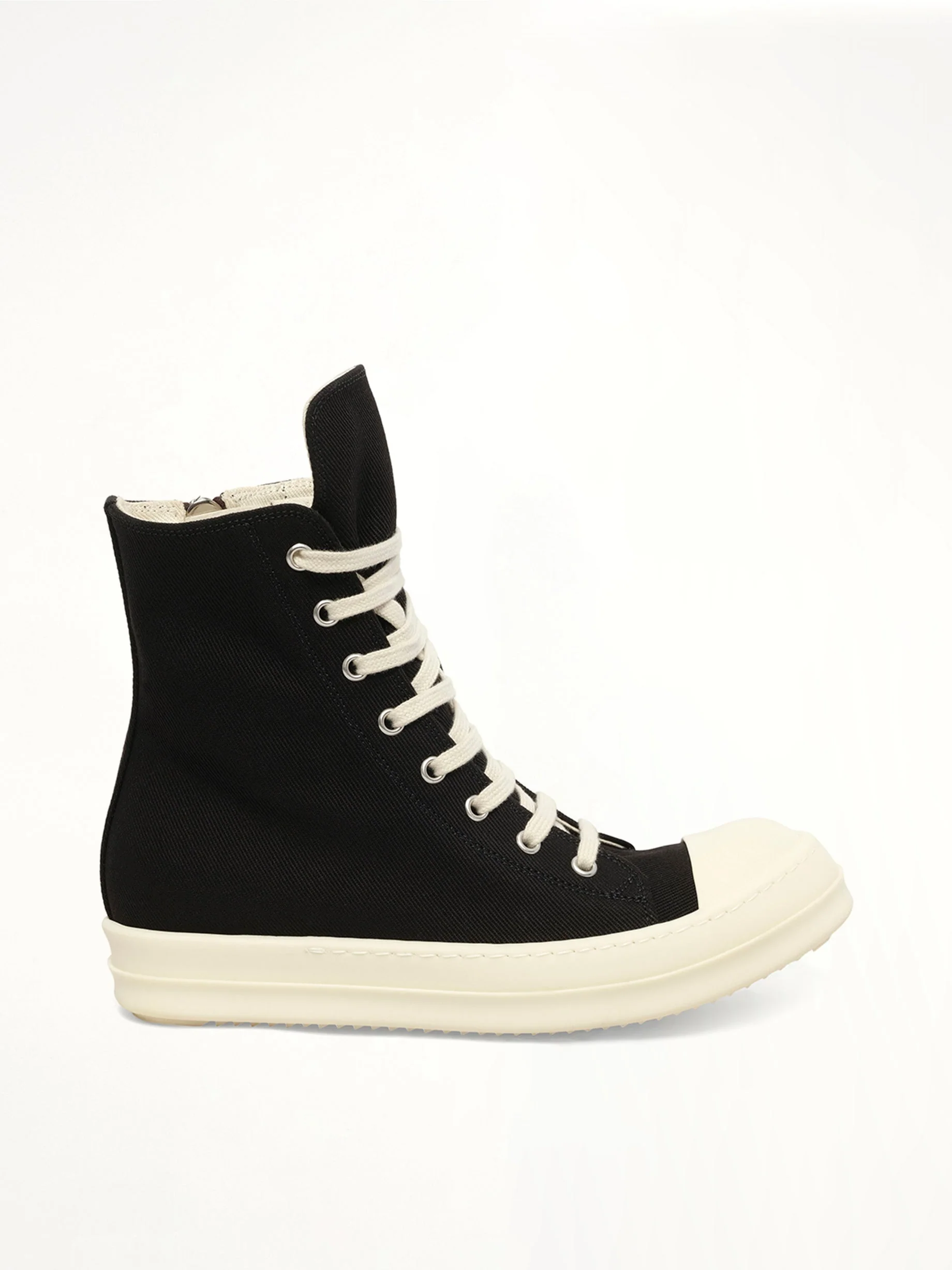 Sneaks in Black/Milk