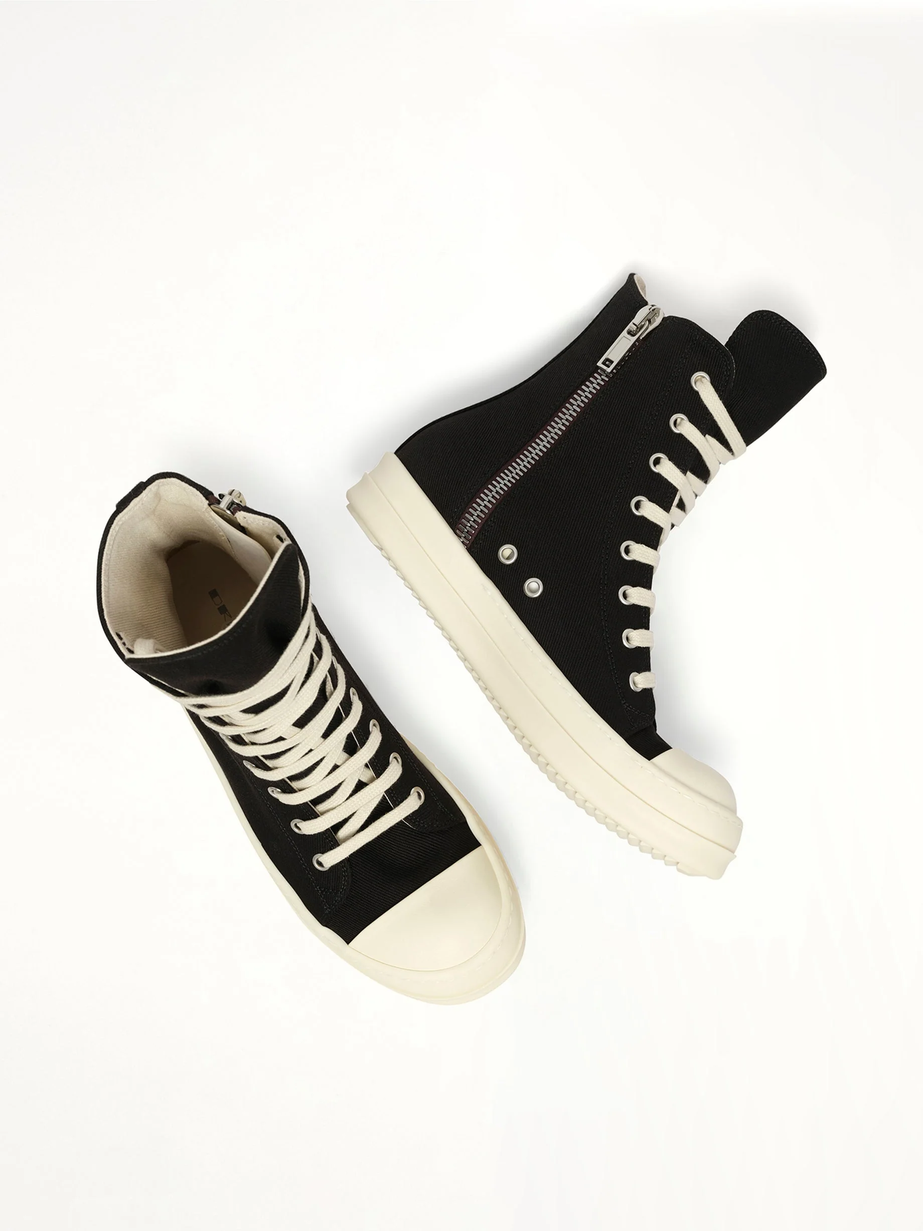 Sneaks in Black/Milk - Image 4