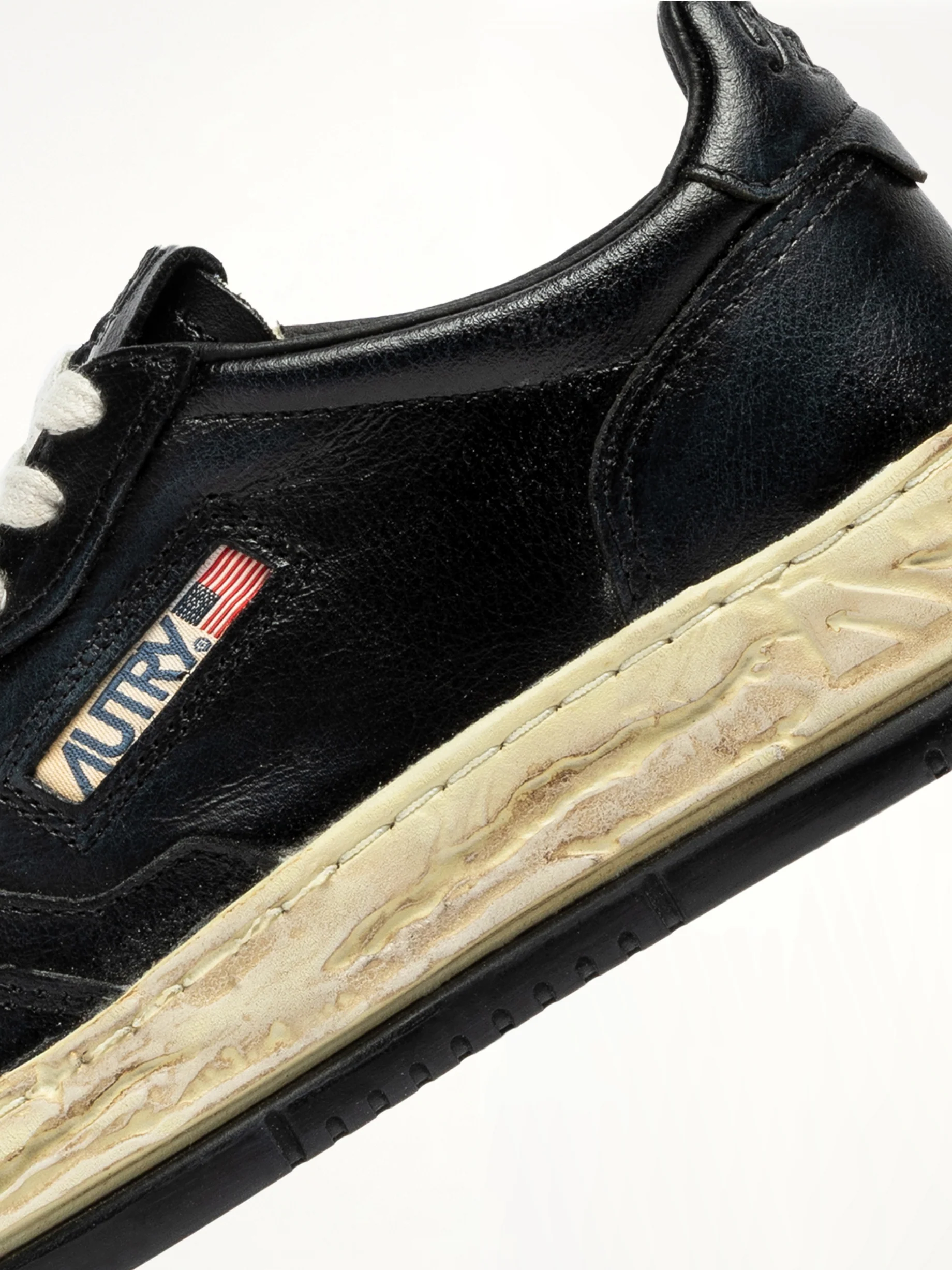 MMY Super Vintage Low Sneaker in Black - Image 3